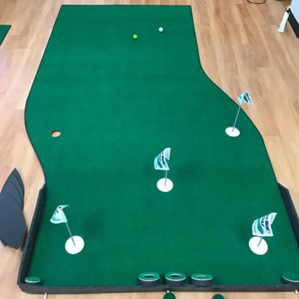 Big Moss Golf The Natural 6′ x 10′ 5 Cups Putting Green