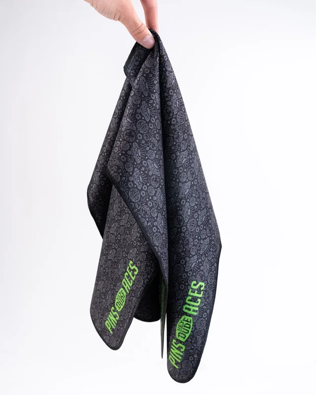 HEYDUDE – Black Hole Towel