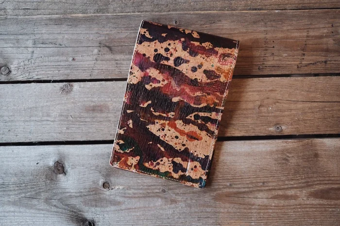 Single Barrel Collection Yardage Book / Scorecard Holder in Corium Shell Cordovan Art